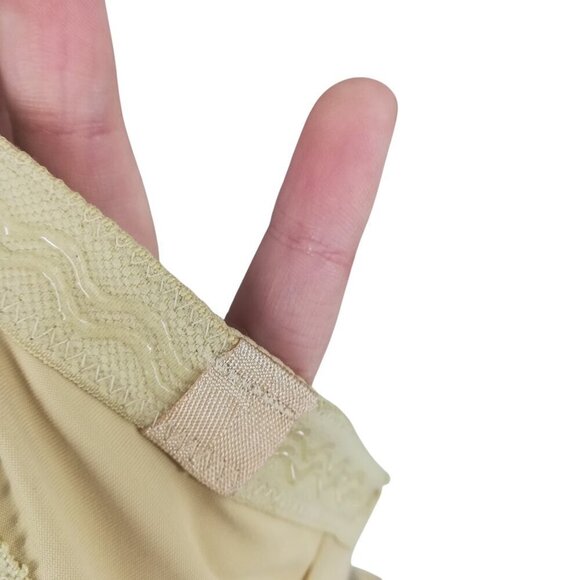 Chantelle Strapless Underwire Beige Bra Size 32DD Multiway No Straps Molded Cup - Picture 10 of 10